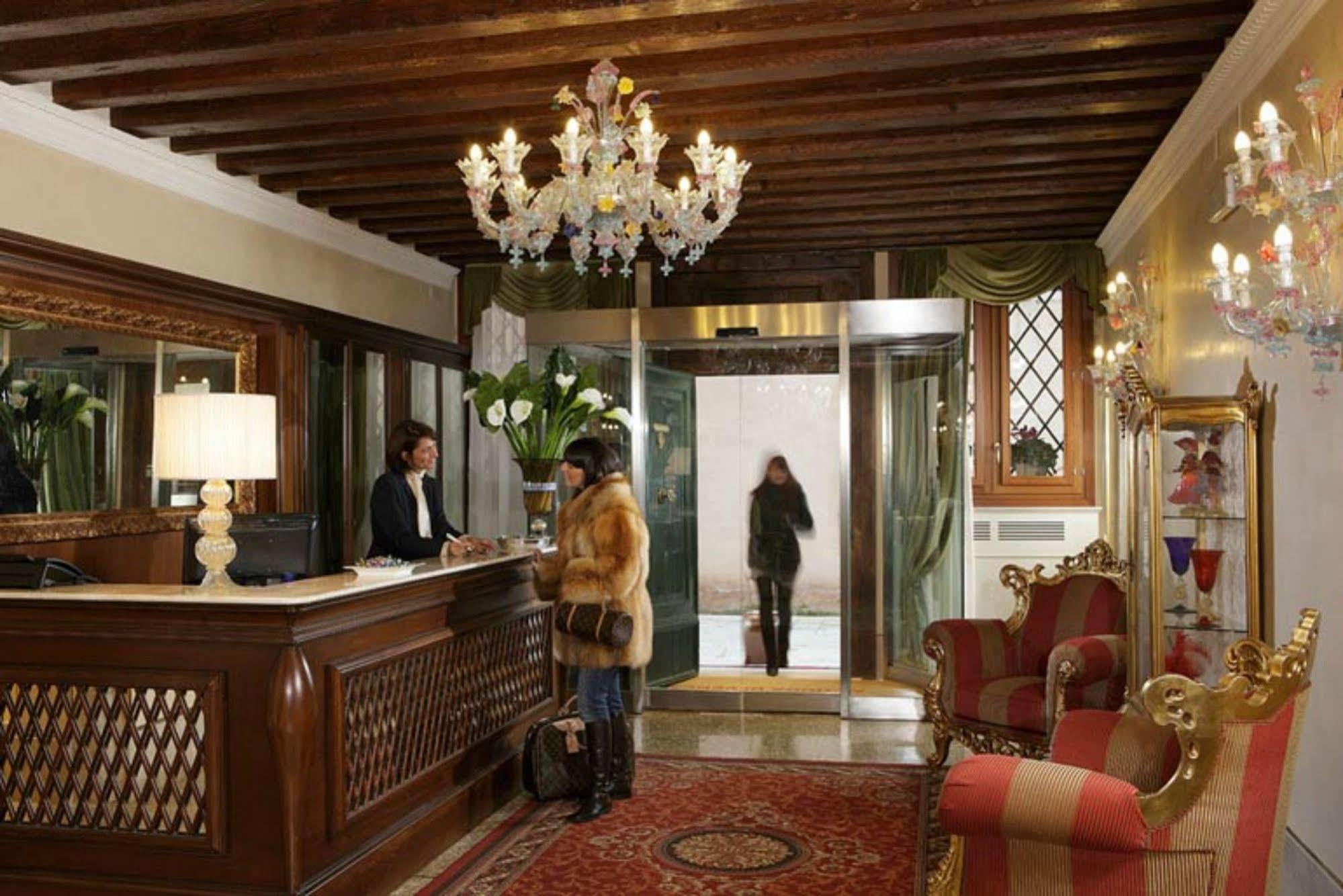 Hotel Al Duca Di Venezia Екстериор снимка